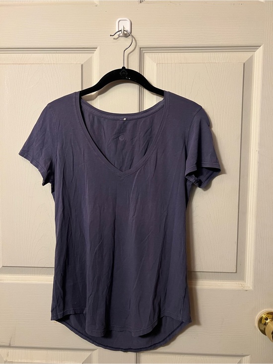 lululemon athletica Tops - Lululemon purple v neck top